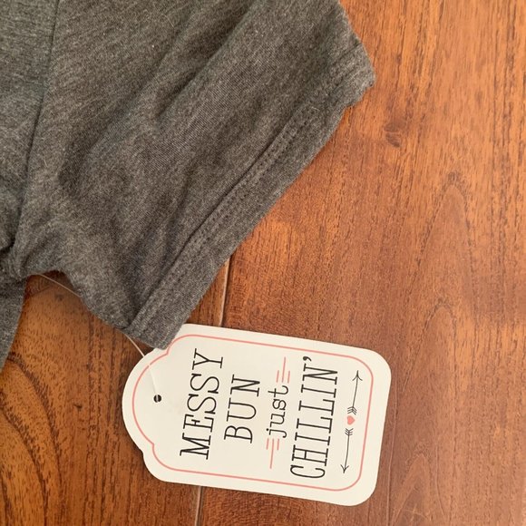 Messy Bun Just Chillin' Embroidered Floral Rose Grey super soft T-Shirt size M - Picture 5 of 9